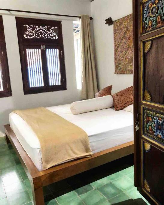 Rumah liburan Joglo House In By Penggemarlawas Bogor
