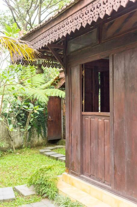 Joglo House In By Penggemarlawas Rumah liburan Bogor