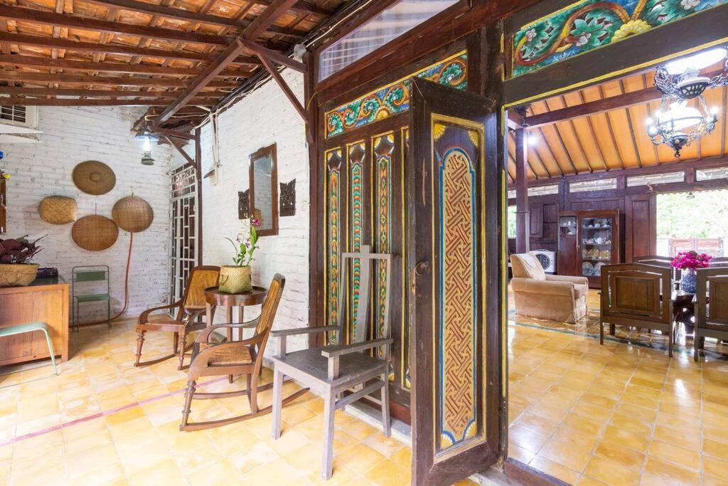 Rumah liburan Joglo House In By Penggemarlawas Bogor